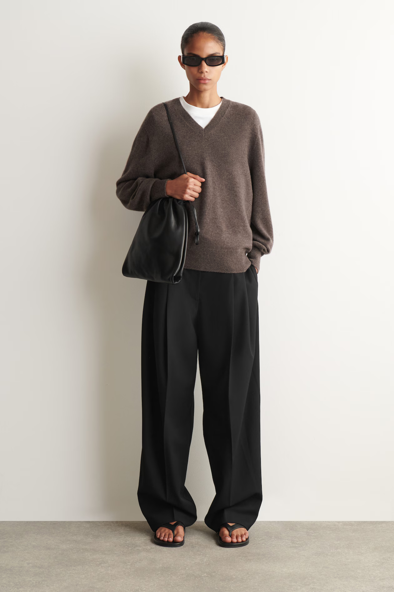 DRAWSTRING CROSSBODY BAG - LEATHER